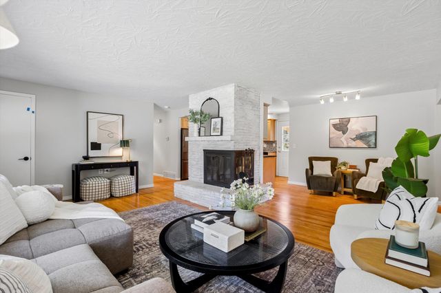 8213 N Whitehouse Dr, Spokane, WA 99208