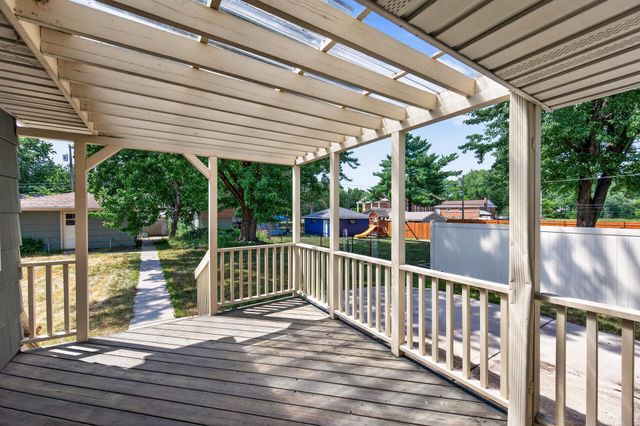 4621 Ewing Avenue N, Robbinsdale, MN 55422
