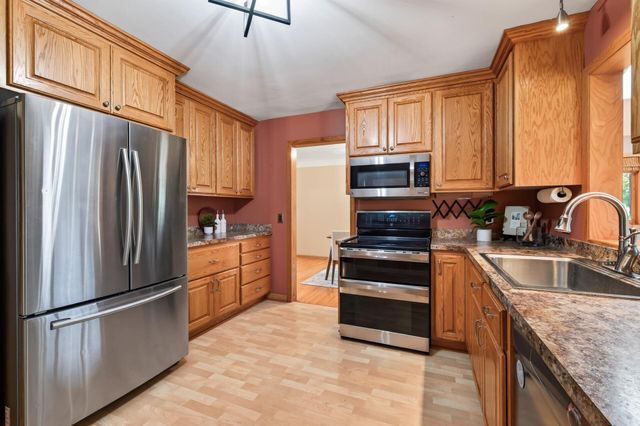 4621 Ewing Avenue N, Robbinsdale, MN 55422