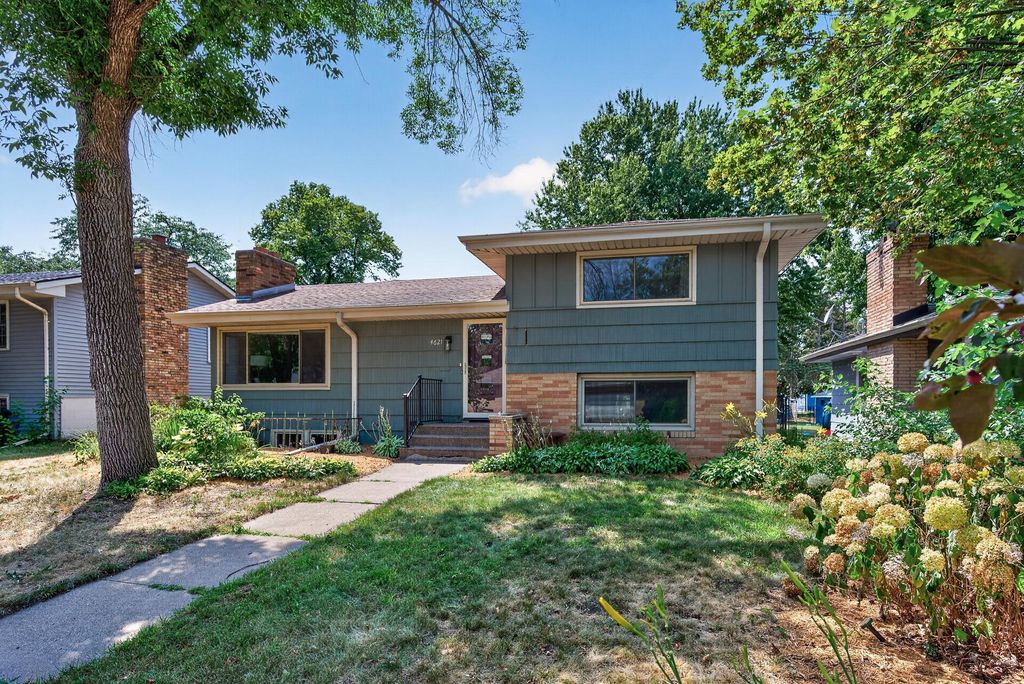 4621 Ewing Avenue N, Robbinsdale, MN 55422