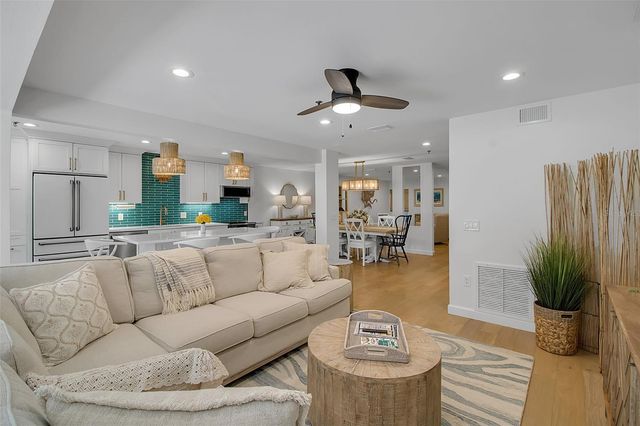 2123 HARBOURSIDE DRIVE 903, Longboat Key, FL 34228