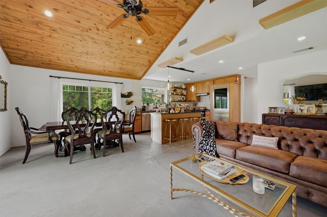 100 Cayuga Cove, Lake Kiowa, TX 76240