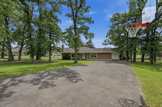 100 Cayuga Cove, Lake Kiowa, TX 76240