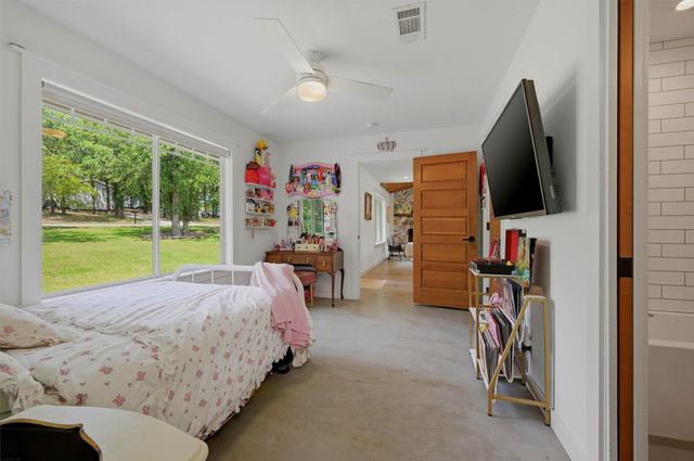 100 Cayuga Cove, Lake Kiowa, TX 76240