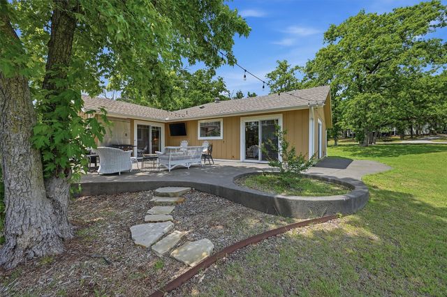 100 Cayuga Cove, Lake Kiowa, TX 76240