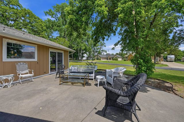 100 Cayuga Cove, Lake Kiowa, TX 76240