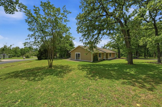 100 Cayuga Cove, Lake Kiowa, TX 76240