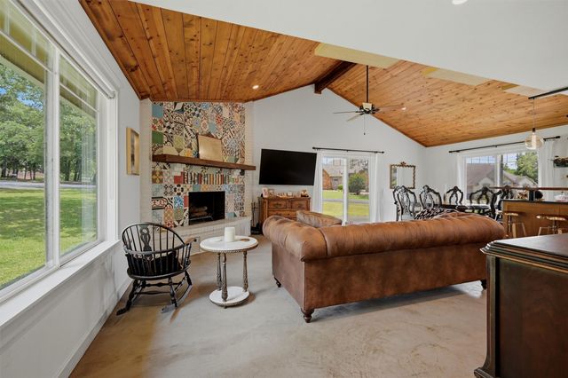 100 Cayuga Cove, Lake Kiowa, TX 76240