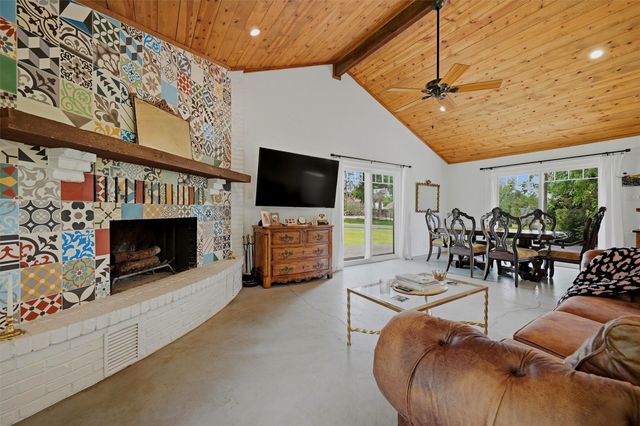 100 Cayuga Cove, Lake Kiowa, TX 76240