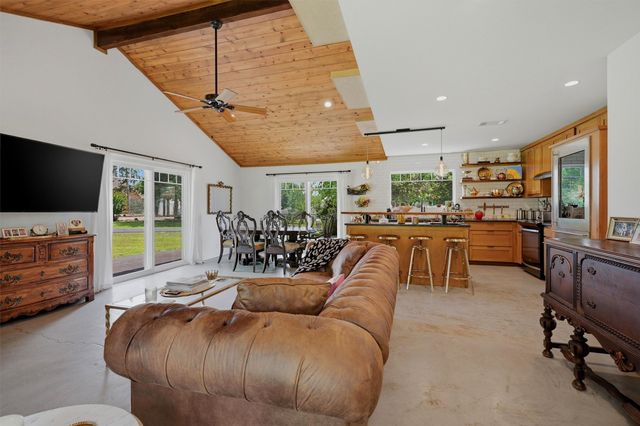 100 Cayuga Cove, Lake Kiowa, TX 76240