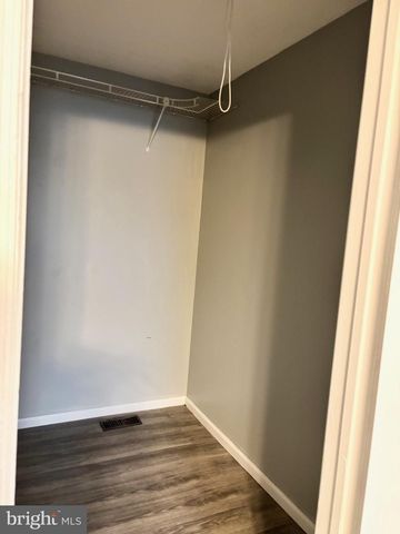 61 BERKSHIRE RD, Sicklerville, NJ 08081