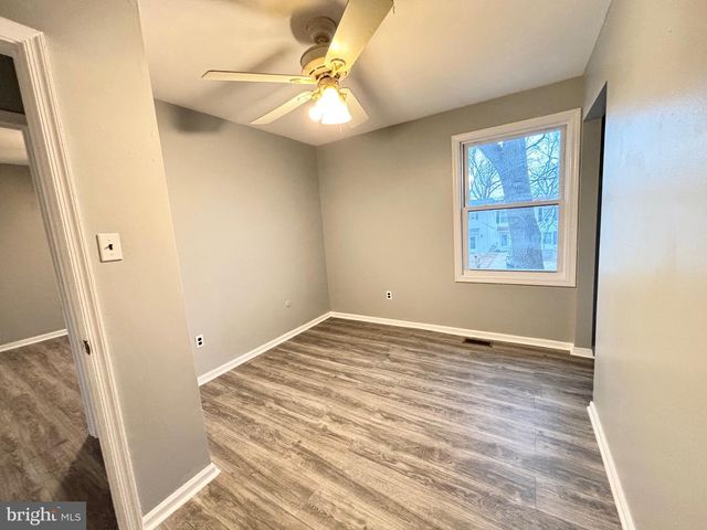 61 BERKSHIRE RD, Sicklerville, NJ 08081