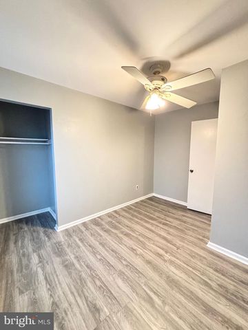 61 BERKSHIRE RD, Sicklerville, NJ 08081