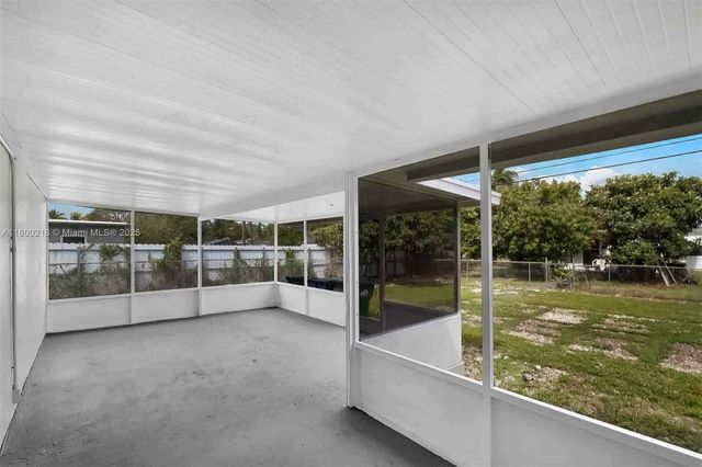 15351 SW 296th St, Homestead, FL 33033