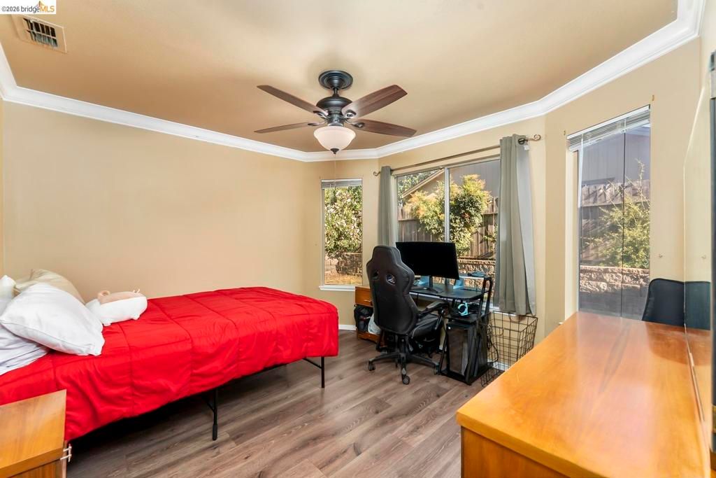 Image 14 of property listing at 1030 Betsy Ross DR, Roseville, CA 95747