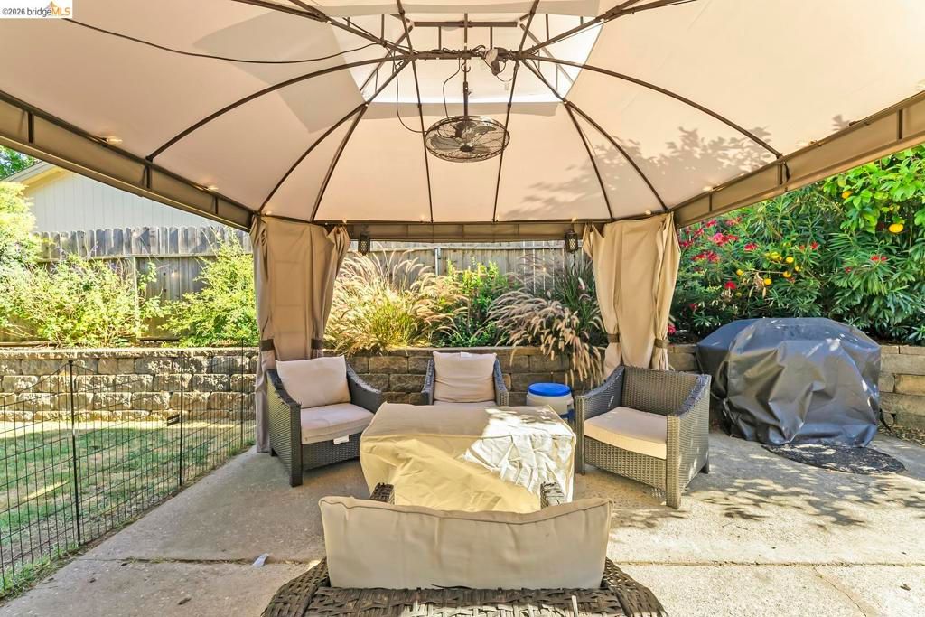 Image 23 of property listing at 1030 Betsy Ross DR, Roseville, CA 95747