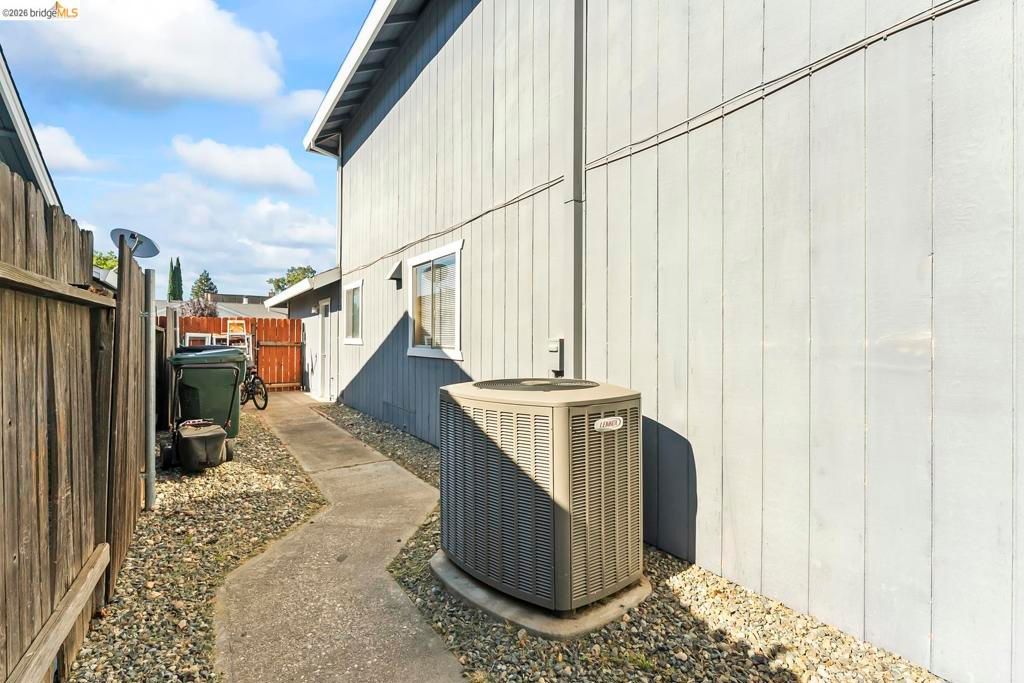 Image 26 of property listing at 1030 Betsy Ross DR, Roseville, CA 95747