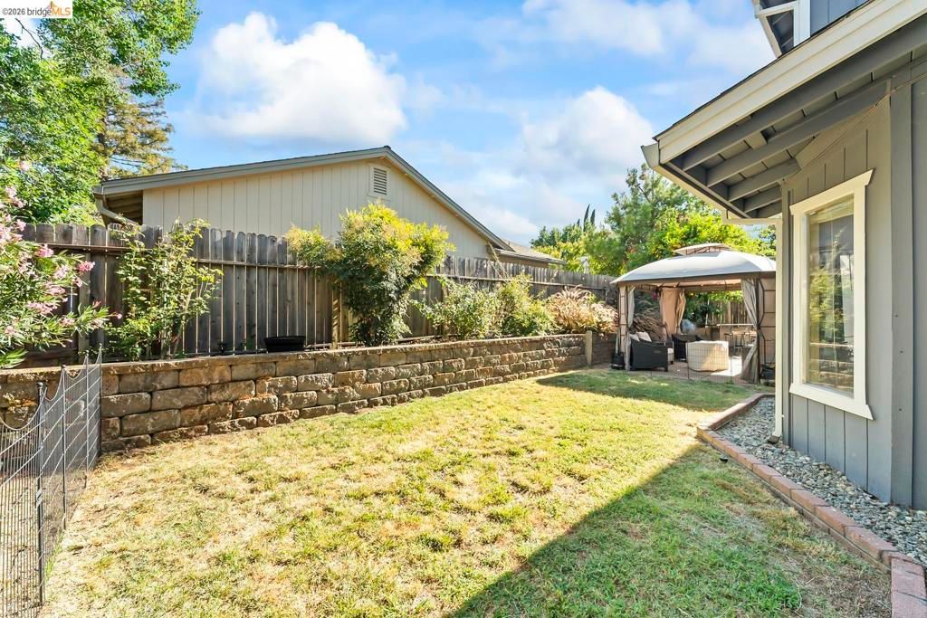 Image 30 of property listing at 1030 Betsy Ross DR, Roseville, CA 95747