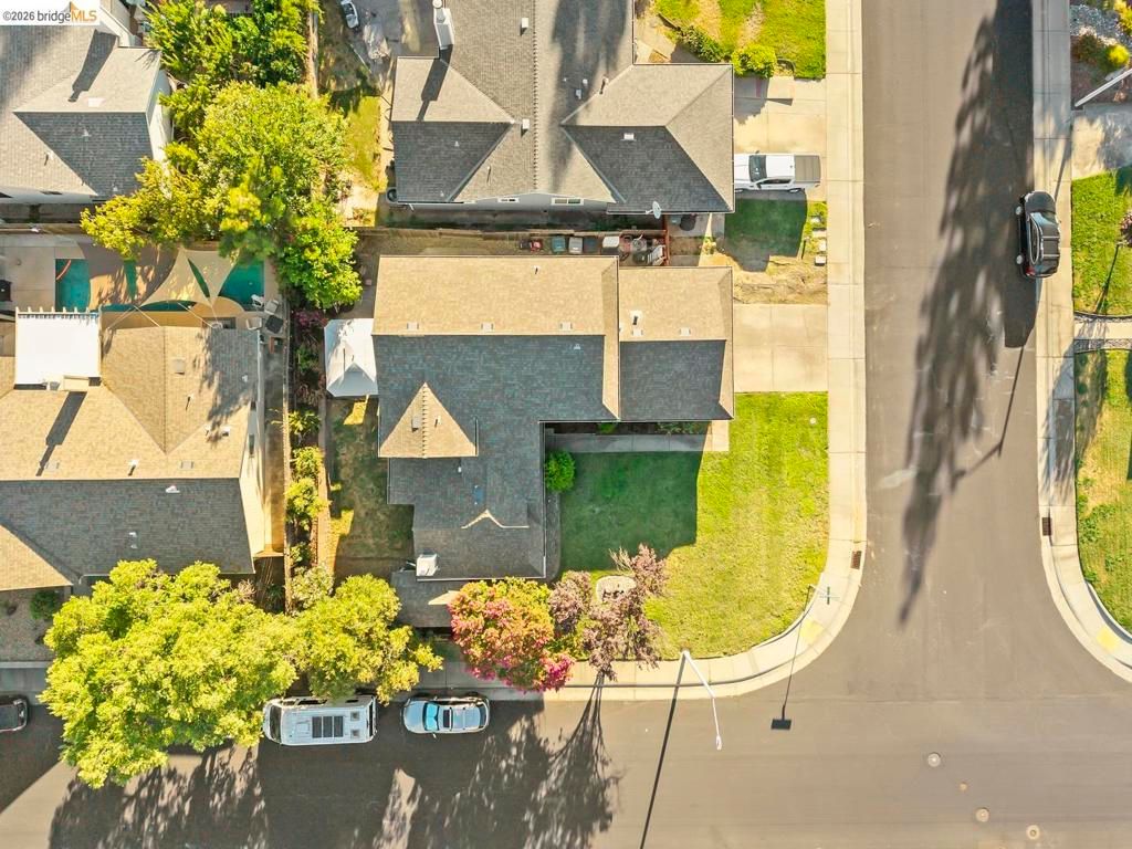 Image 32 of property listing at 1030 Betsy Ross DR, Roseville, CA 95747