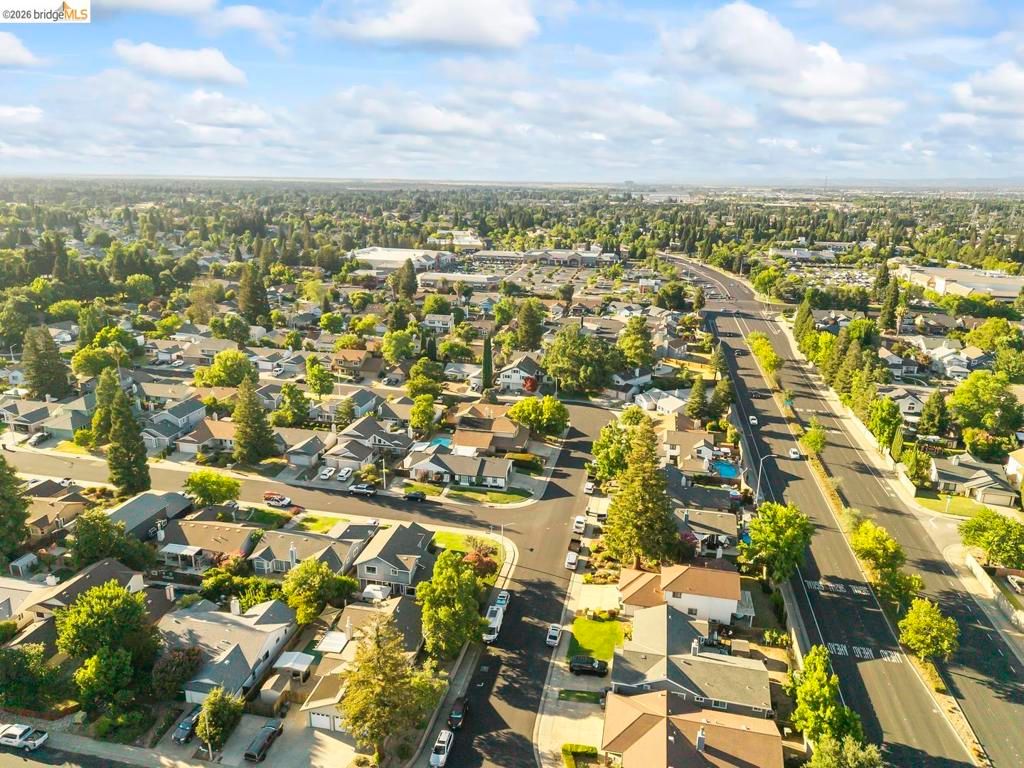 Image 36 of property listing at 1030 Betsy Ross DR, Roseville, CA 95747