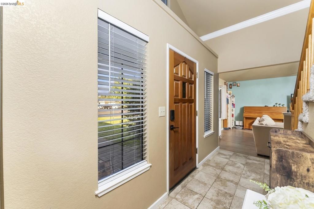 Image 5 of property listing at 1030 Betsy Ross DR, Roseville, CA 95747