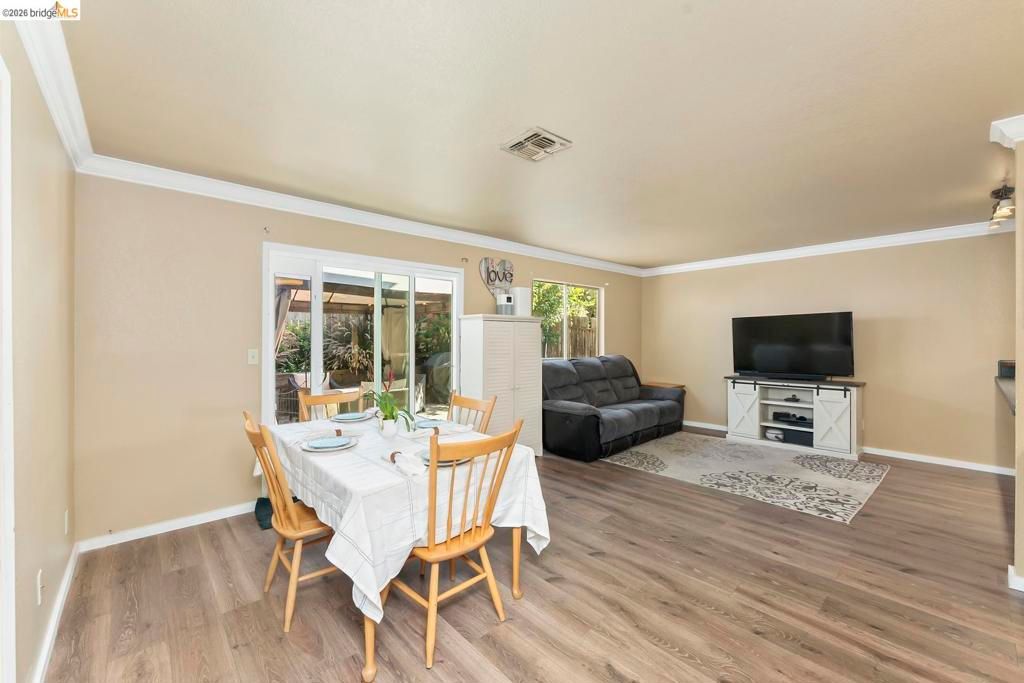 Image 6 of property listing at 1030 Betsy Ross DR, Roseville, CA 95747