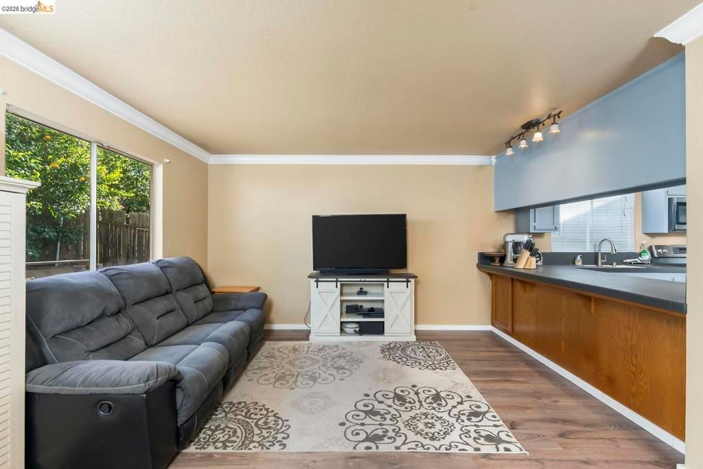 Image 7 of property listing at 1030 Betsy Ross DR, Roseville, CA 95747