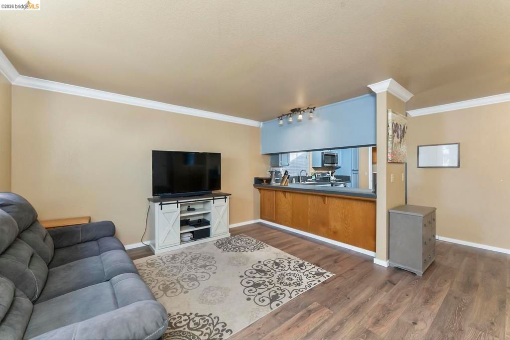 Image 8 of property listing at 1030 Betsy Ross DR, Roseville, CA 95747