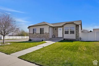 6761 S HIGH BLUFF DR, West Jordan, UT 84084