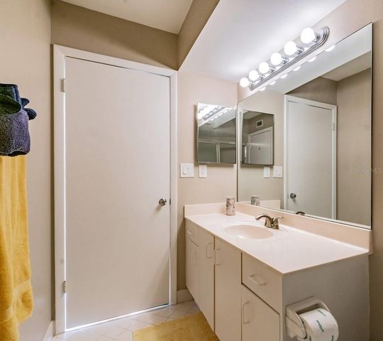 6081 BAHIA DEL MAR CIRCLE 349, St Petersburg, FL 33715