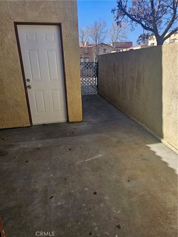 1750 E Avenue Q14 20, Palmdale, CA 93550