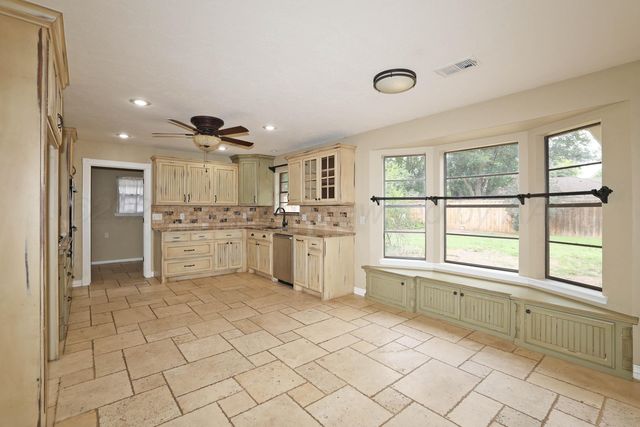 62 HUNSLEY HILLS Boulevard, Canyon, TX 79015