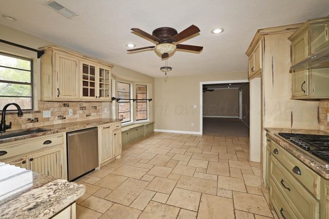 62 HUNSLEY HILLS Boulevard, Canyon, TX 79015