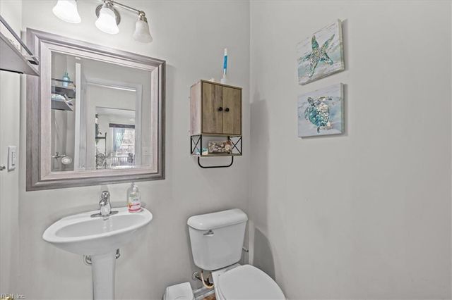 725 Beach RD, Hampton, VA 23664