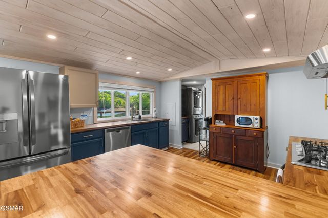 1607 Kinder Lane, Dandridge, TN 37725