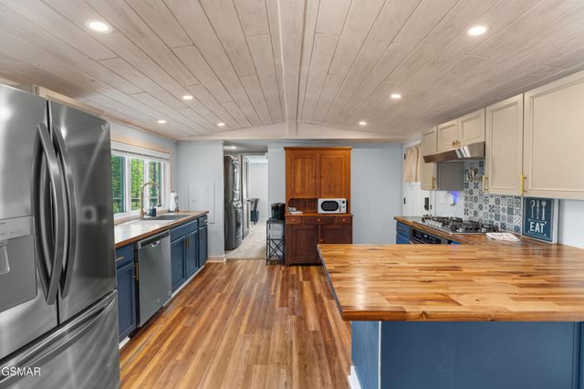 1607 Kinder Lane, Dandridge, TN 37725