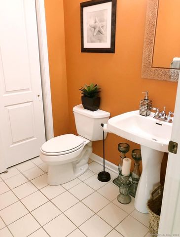 10 Sampson Terrace 10, Danbury, CT 06810