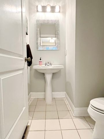 10 Sampson Terrace 10, Danbury, CT 06810