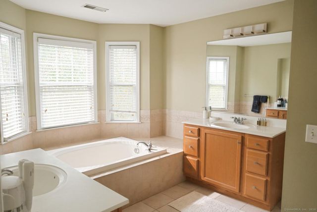 10 Sampson Terrace 10, Danbury, CT 06810