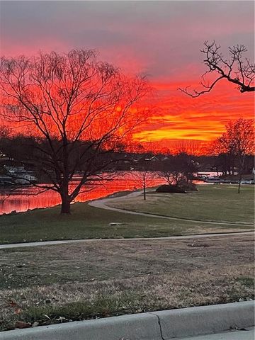 22 Clipper Drive, Lake Tapawingo, MO 64015