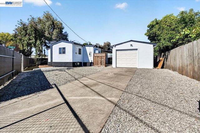 605 Tyler St, Oakland, CA 94603
