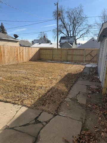 2649 AVE C, Council Bluffs, IA 51501