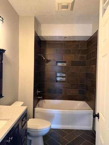 2649 AVE C, Council Bluffs, IA 51501