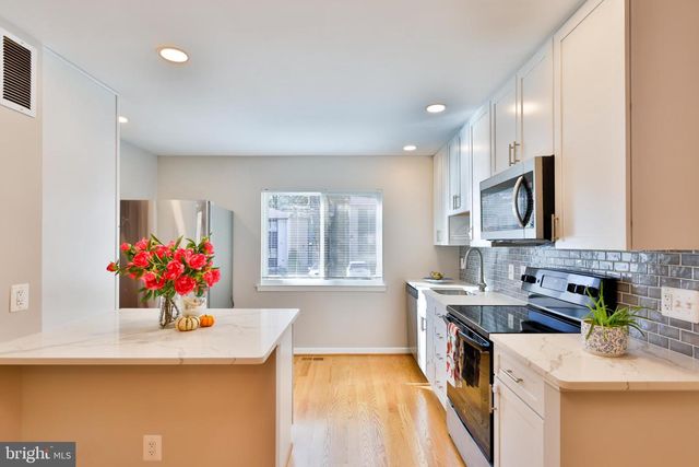 11817 COOPERS CT, Reston, VA 20191