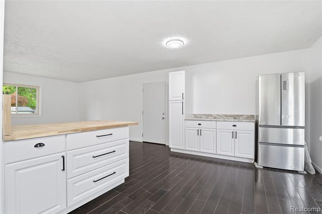 2465 Egelston Avenue, Burton, MI 48509