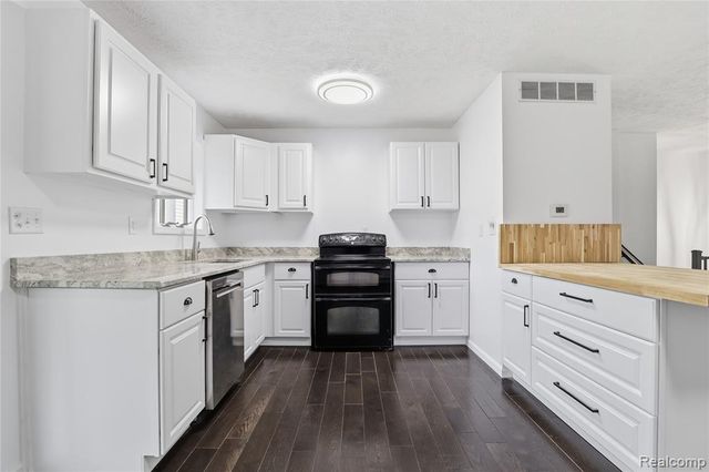 2465 Egelston Avenue, Burton, MI 48509