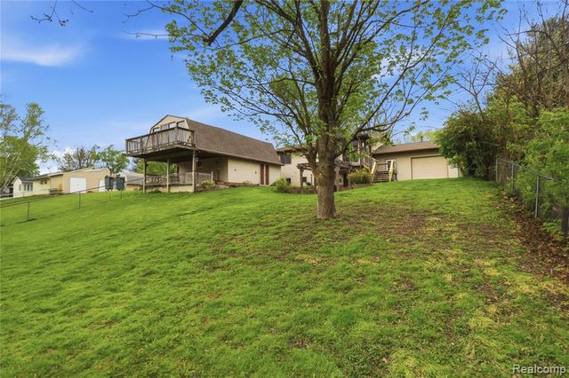 2465 Egelston Avenue, Burton, MI 48509