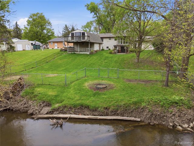2465 Egelston Avenue, Burton, MI 48509