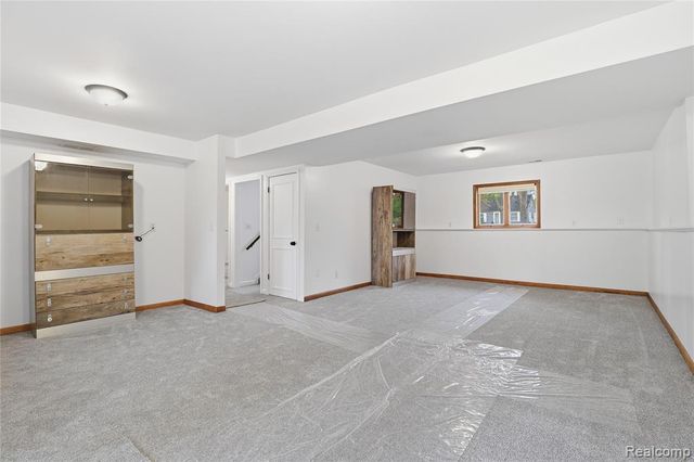 2465 Egelston Avenue, Burton, MI 48509