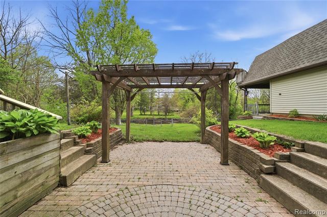 2465 Egelston Avenue, Burton, MI 48509